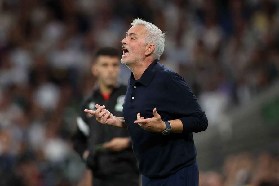 Mourinho durante la partita contro il Villarreal, questo sabato. Mourinho durante la partita contro il Villarreal, questo sabato.