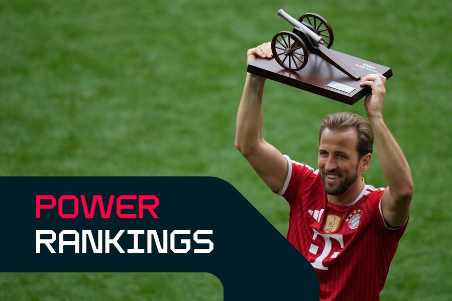 Kane holds up the Bundesliga top scorer award