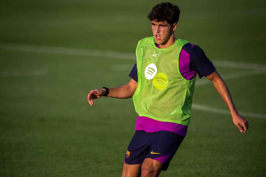 Pau Cubarsí, durante un entrenamiento previo a la celebración del Gamper