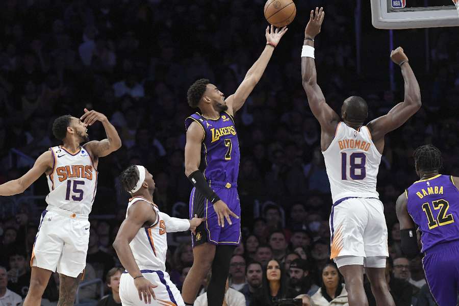 Los Lakers se impusieron a los Suns