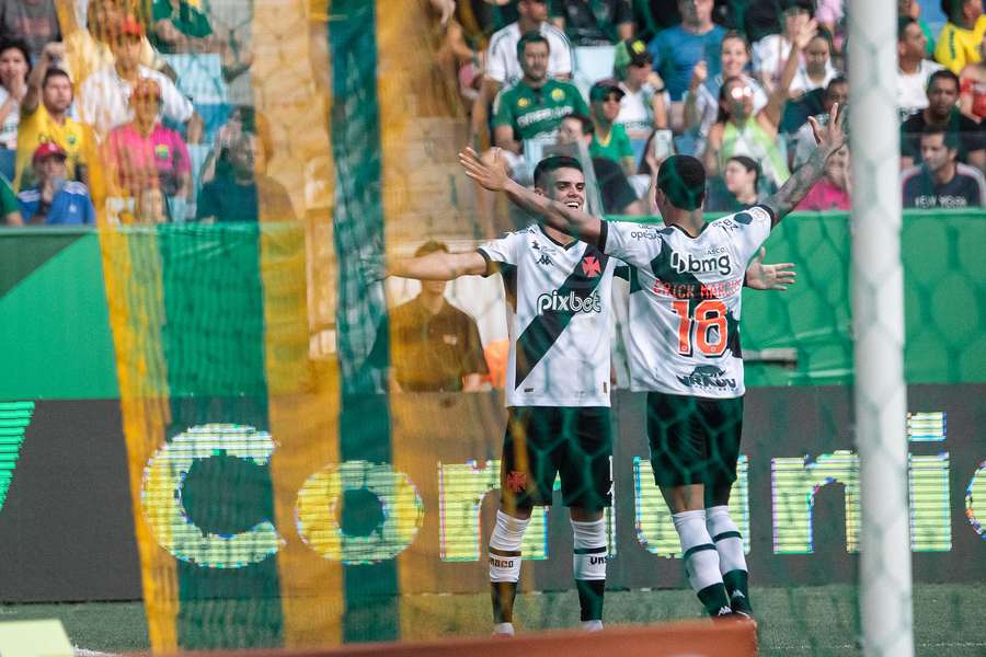 Vasco chega de vitória fora de casa sobre o Cuiabá