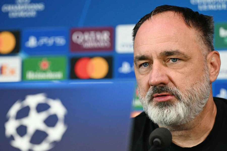 Jindřich Trpišovský na tiskové konferenci.