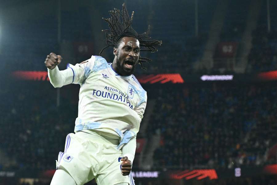 Evann Guessand avec Aston Villa.