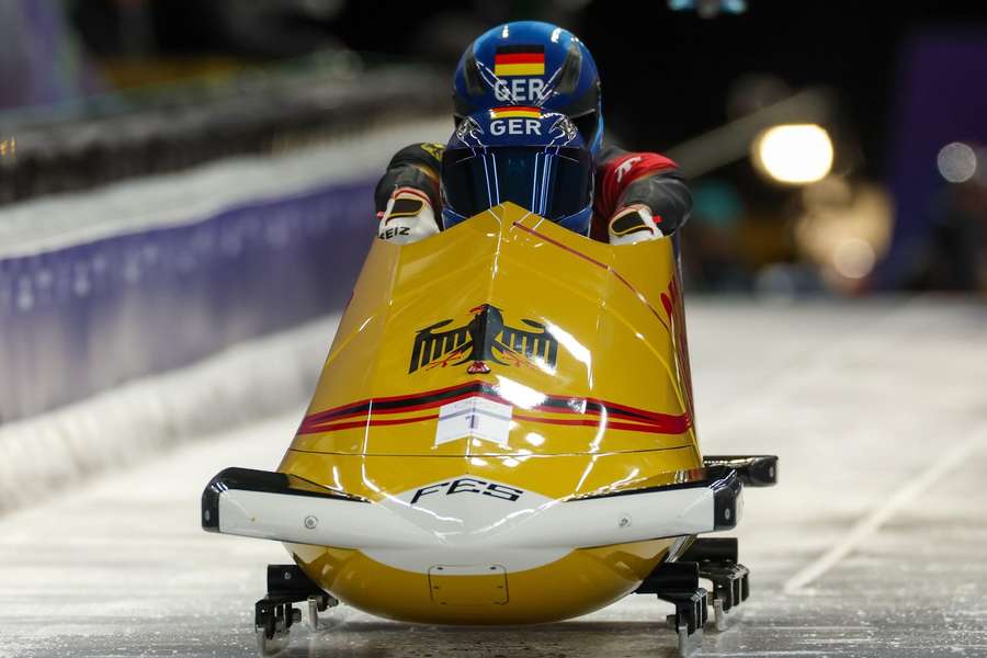 Gold für Lochner im Eiskanal. Er und Anschieber Fleischhauer sichern sich den 1. Platz. Gold für Lochner im Eiskanal. Er und Anschieber Fleischhauer sichern sich den 1. Platz.