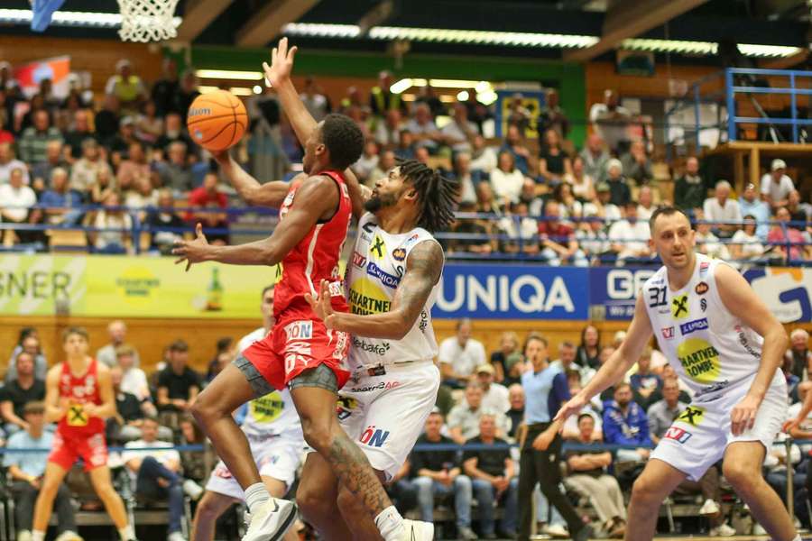 Basketball Superliga: Flyers Wels gelingt Derbysieg, BK Dukes mit Machtdemonstration