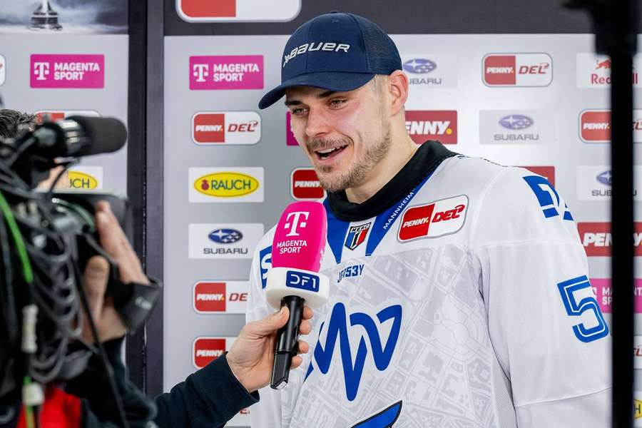 Nick Mattinen bleibt über die Saison hinaus bei den Adlern Mannheim.