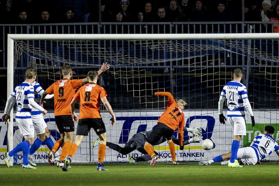 Paal en keeper Alessandro Damen verantwoordelijk voor 'winst' Spakenburg op Katwijk