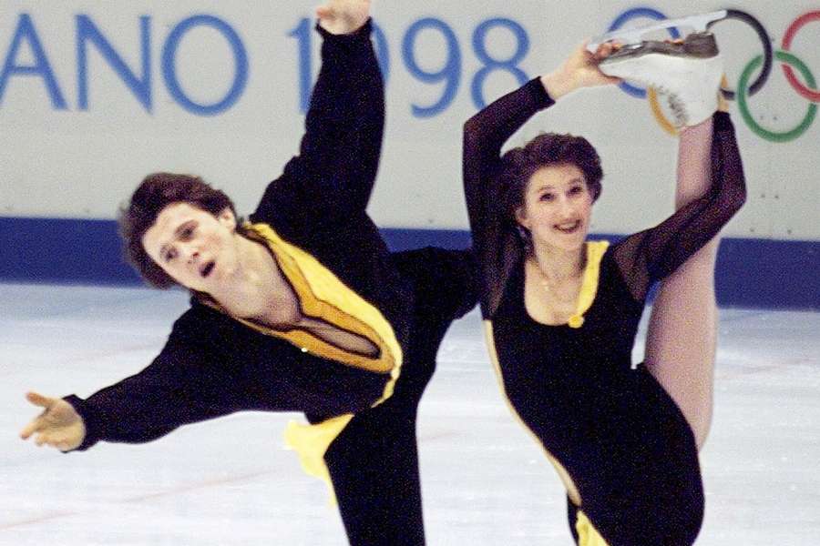 Artur Dmitriev (à gauche), avec sa partenaire Osaka Kazakova aux JO de 1998.