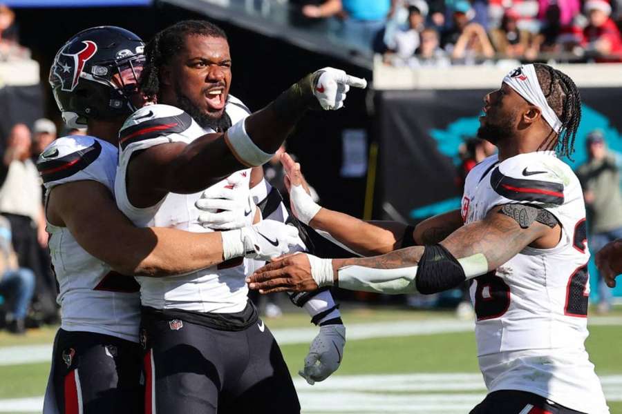 Azeez Al-Shaair reacts after the tackle