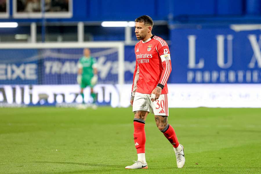 Otamendi fez último jogo pelas águias diante do Estoril