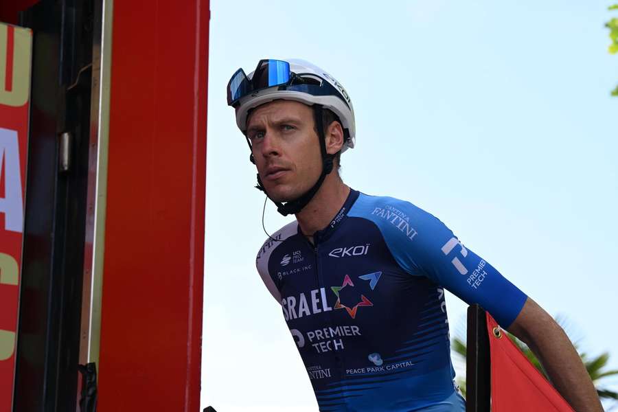 Spojení s Izraelem přineslo Hirtovu týmu řadu nepříjemností. Spojení s Izraelem přineslo Hirtovu týmu řadu nepříjemností.