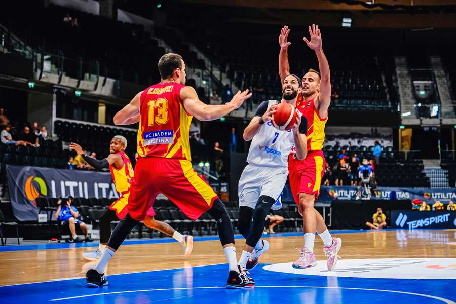 Basketbalisté oslavili důležitou výhru.