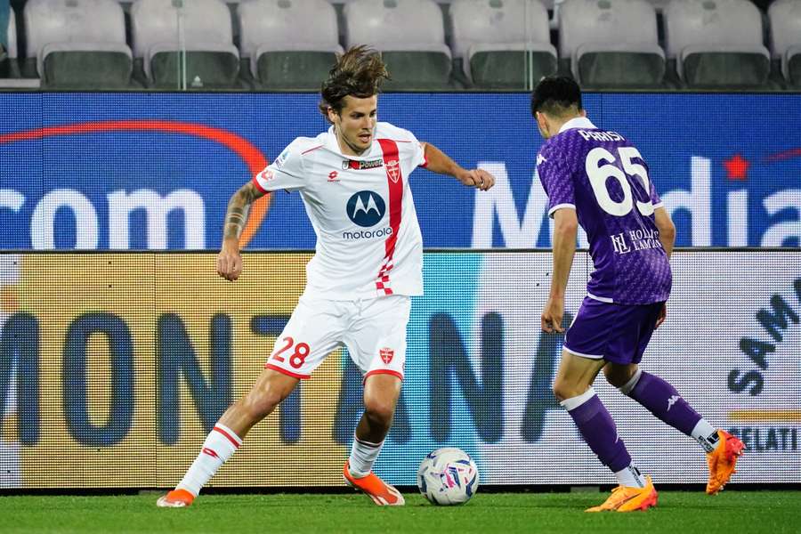 Colpani in azione con il Monza contro la Fiorentina