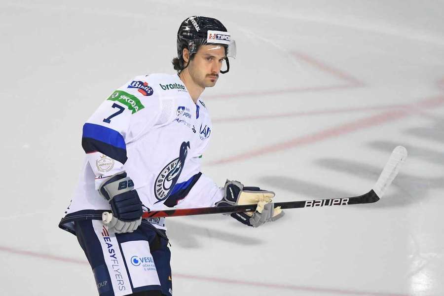 Betker by mohol čoskoro rozhodovať zápasy v NHL. Betker by mohol čoskoro rozhodovať zápasy v NHL.