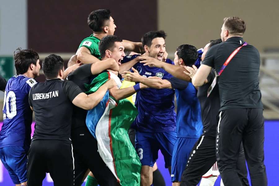 Uzbequistão está na Copa do Mundo pela primeira vez Uzbequistão está na Copa do Mundo pela primeira vez