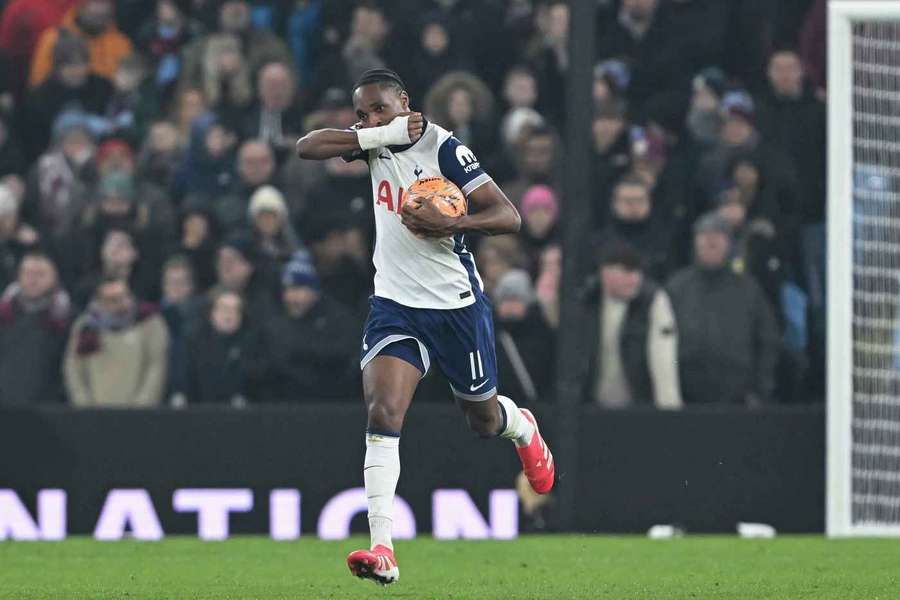 Mathys Tel estreou-se a marcar pelo Tottenham