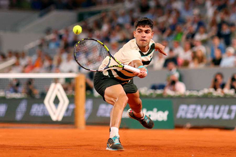 Carlos Alcaraz faces Ben Shelton at Roland Garros