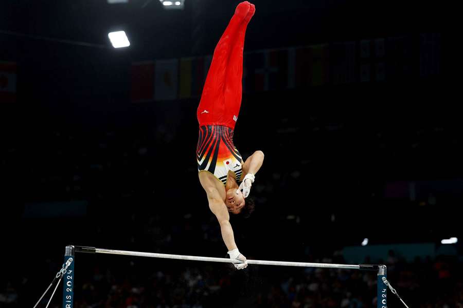 Shinnosuke Oka in action on the high bar