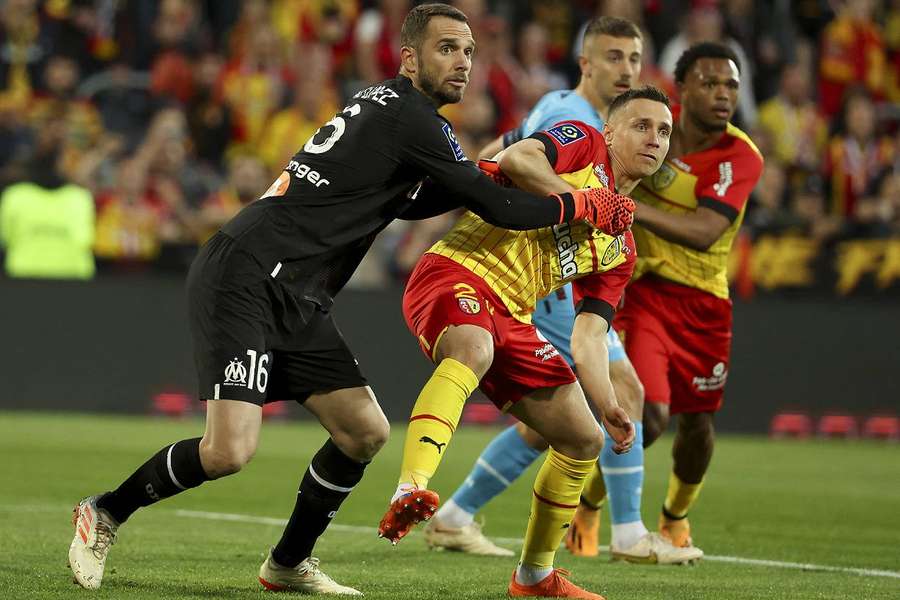 Pau López está a punto de fichar por el RC Lens, según informaron el lunes varios medios de comunicación. 