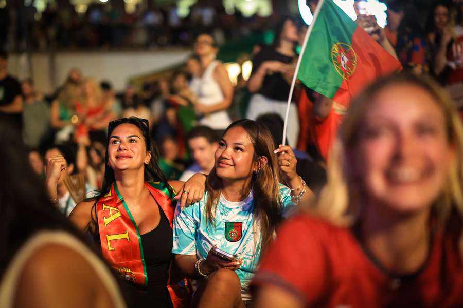Adeptos no apoio a Portugal