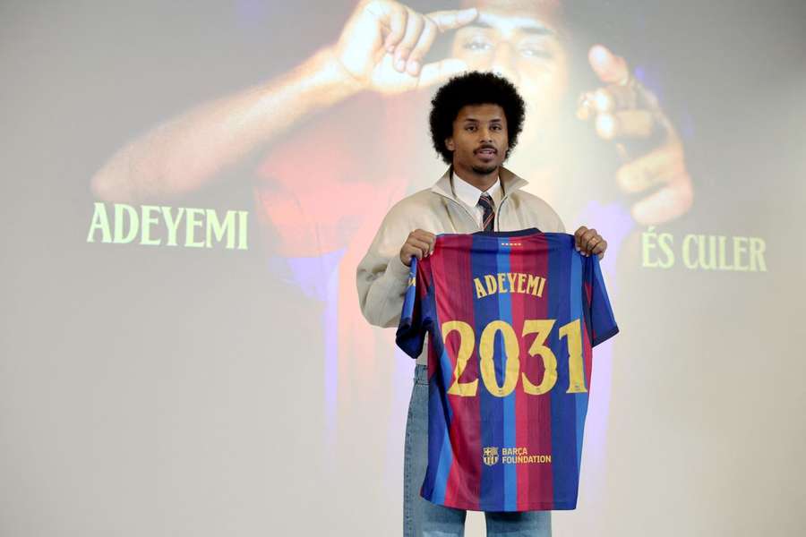 Adeyemi setzt seine Karriere in Barcelona fort Adeyemi setzt seine Karriere in Barcelona fort