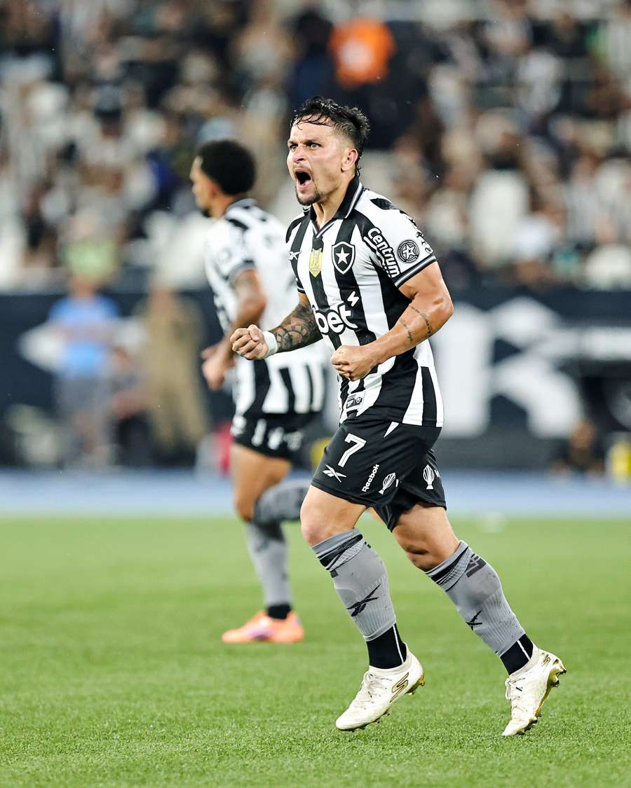 Artur fez o primeiro gol do Botafogo