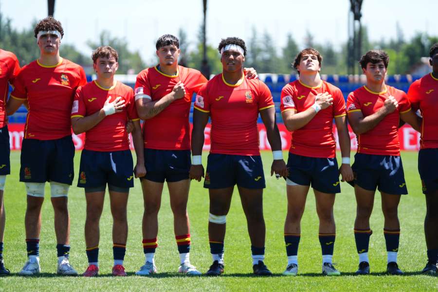 Mateo Argón, tercero por la izquierda, antes del partido contra Francia Mateo Argón, tercero por la izquierda, antes del partido contra Francia