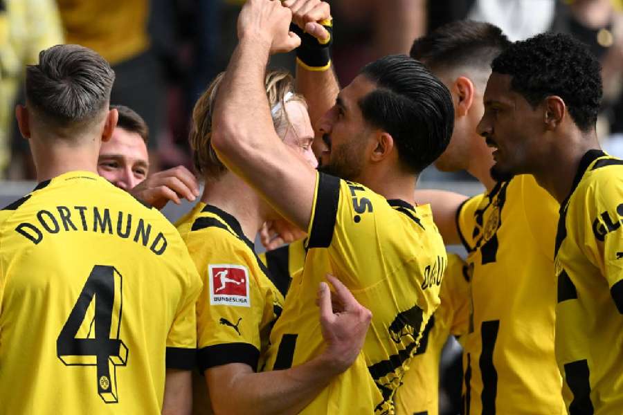 Dortmund pronto para faturar a Bundesliga; Bayern espera reviravolta dramática
