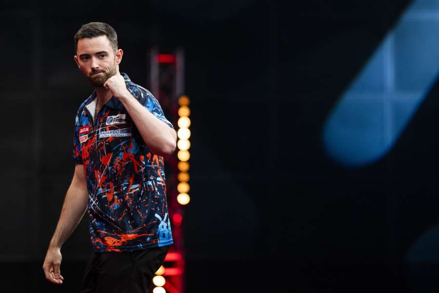 Luke Humphries had a great comeback at home against Peter Wright