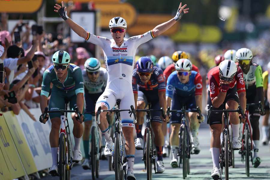 Tim Merlier impôs-se ao sprint