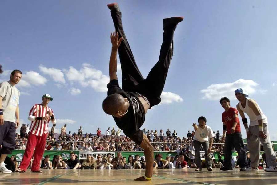 Novým olympijským sportem v Paříži bude breakdance. Novým olympijským sportem v Paříži bude breakdance.