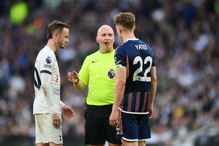 Referee Simon Hooper speaks with Tottenham's James Maddison and Nottingham Forest's Ryan Yates