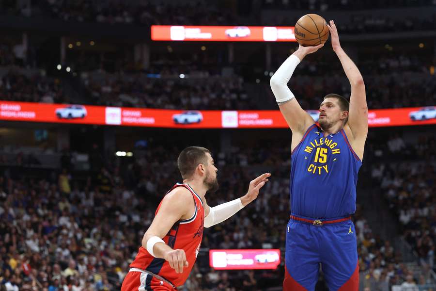 Los Nuggets avanzan a la siguiente ronda en la NBA.