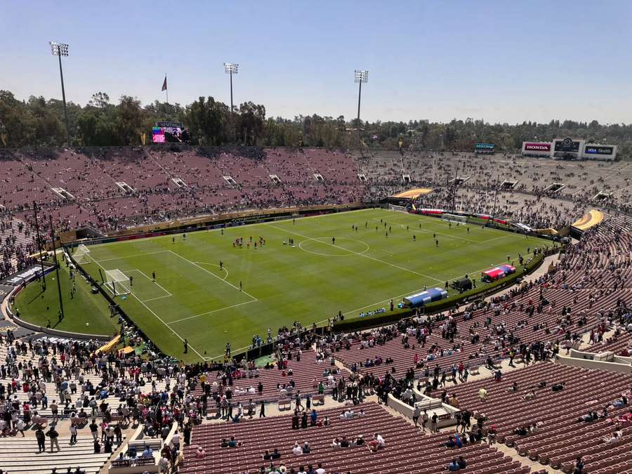 Il Rose Bowl Stadium poco prima del fischio d'inizio Il Rose Bowl Stadium poco prima del fischio d'inizio