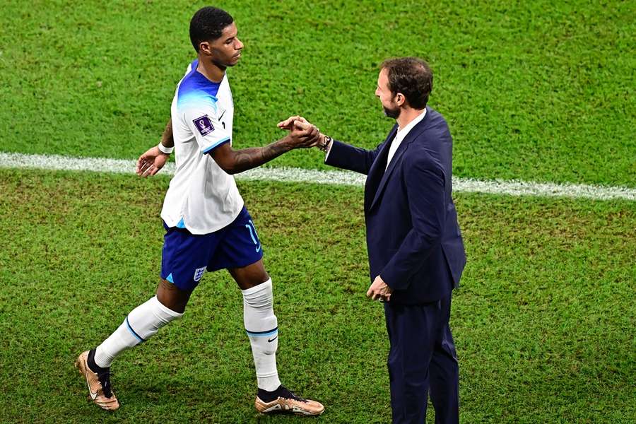 Marcus Rashford (L) speaks with England's coach Gareth Southgate (R)