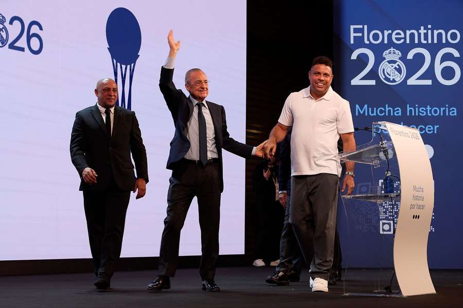 Ronaldo Nazario y Roberto Carlos, en la campaña electoral de Florentino Pérez