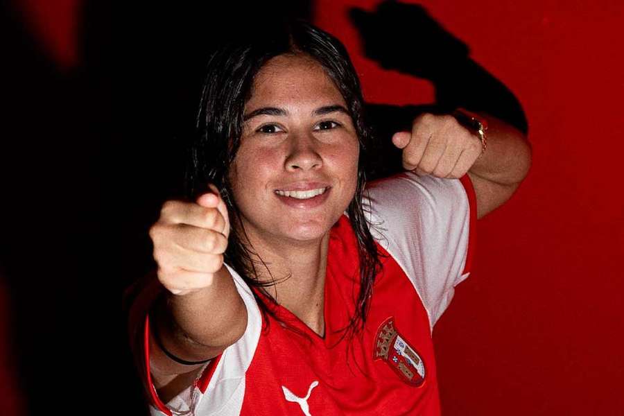 Luana Bessa satisfeita com contrato profissional