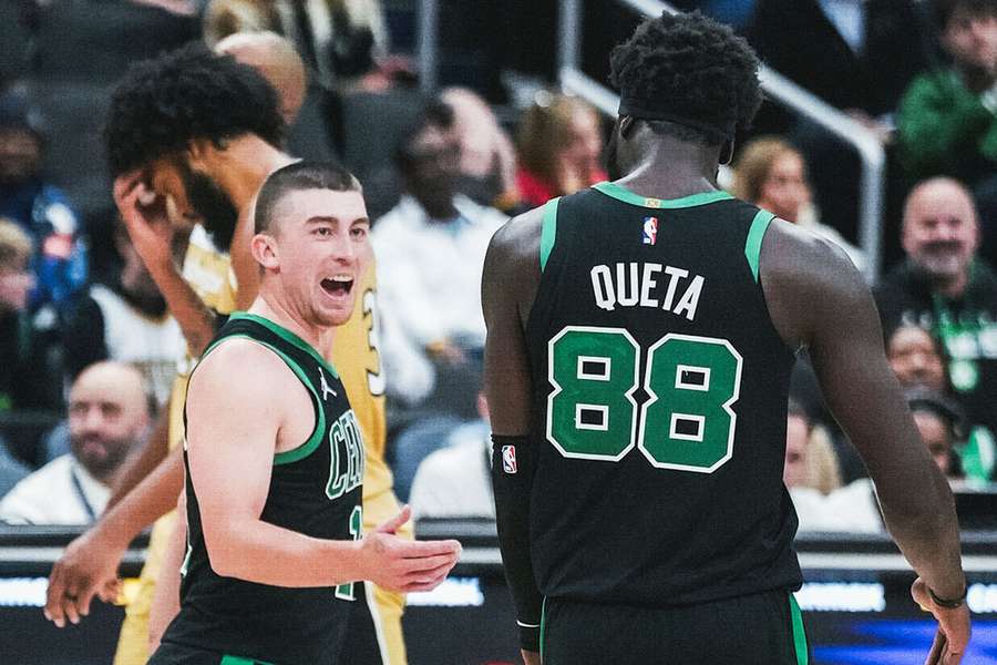 Neemias e Pritchard festejam