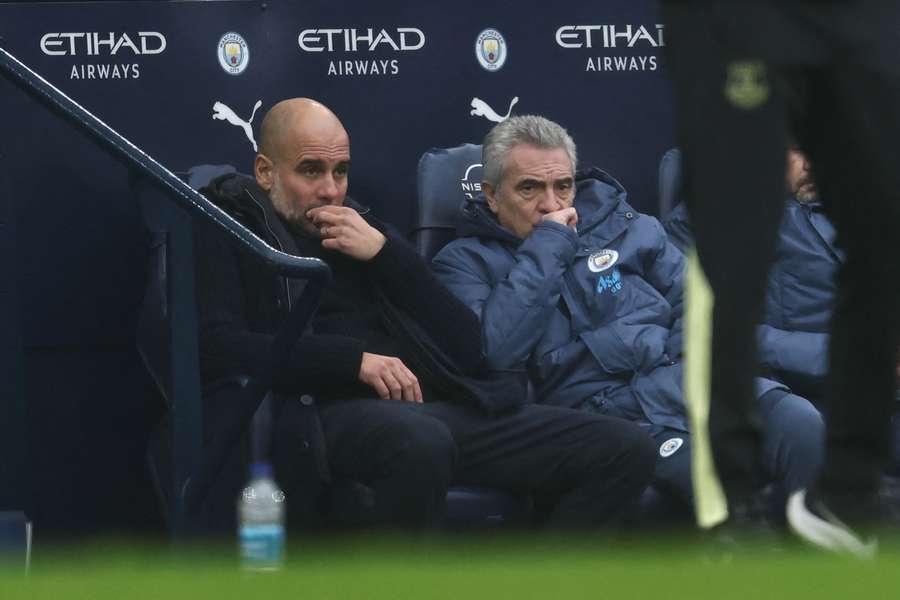 Pep Guardiola și Juan Manuel Lillo, antrenorul secund spaniol al Manchester City