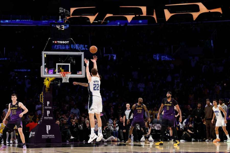 Wagner makes his game-winning shot for Orlando Magic in their victory over the Los Angeles Lakers