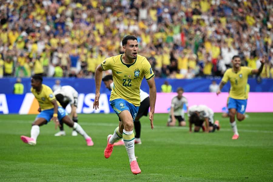 Martinelli celebra su gol ante Japón