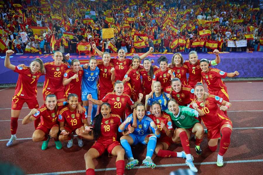 Las jugadoras de España celebran el pase a la final de la Eurocopa