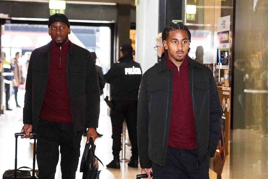 Lukebakio e Leandro Barreiro à partida do Benfica para Madrid