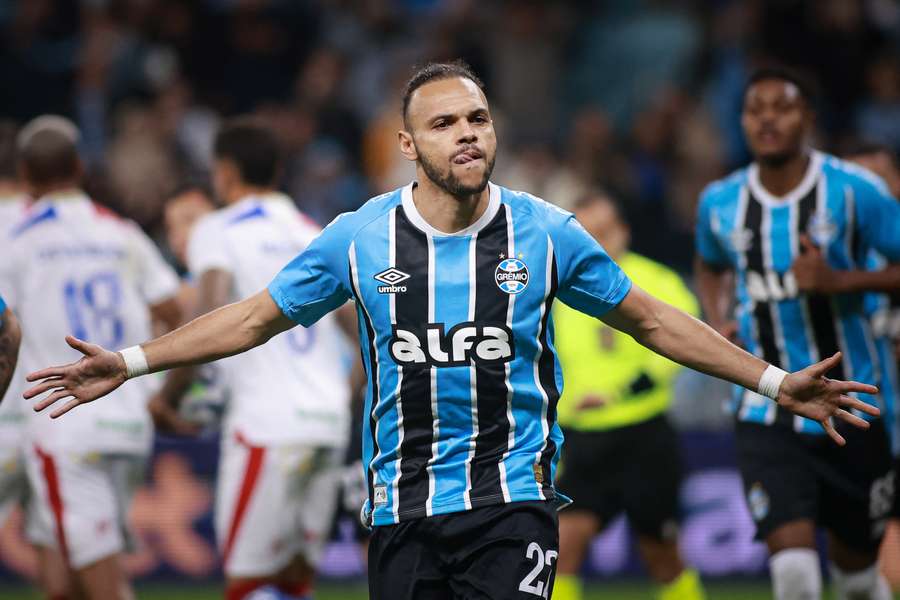 Braithwaite fez os dois gols do Grêmio na partida
