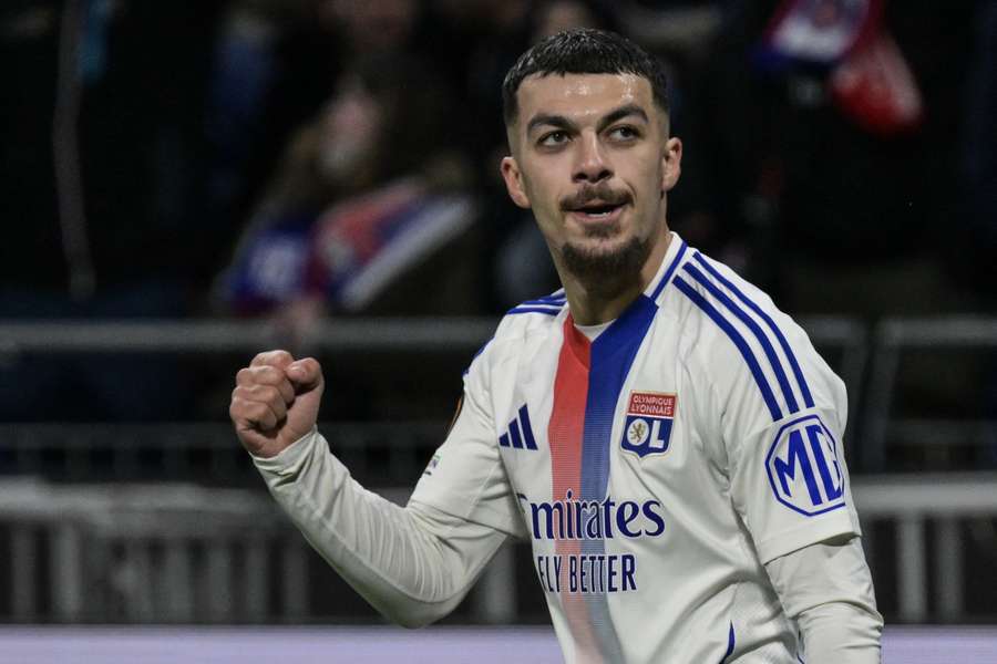 El georgiano Georges Mikautadze celebra su gol durante el partido de vuelta de octavos de final de la Europa League entre el Lyon y el Steaua de Bucarest en el estadio Groupama. El georgiano Georges Mikautadze celebra su gol durante el partido de vuelta de octavos de final de la Europa League entre el Lyon y el Steaua de Bucarest en el estadio Groupama.