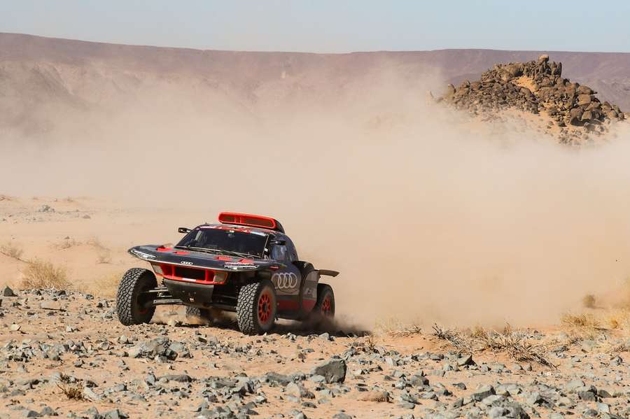 Carlos Sainz hat im Audi die 46. Ausgabe der Rallye Dakar gewonnen.