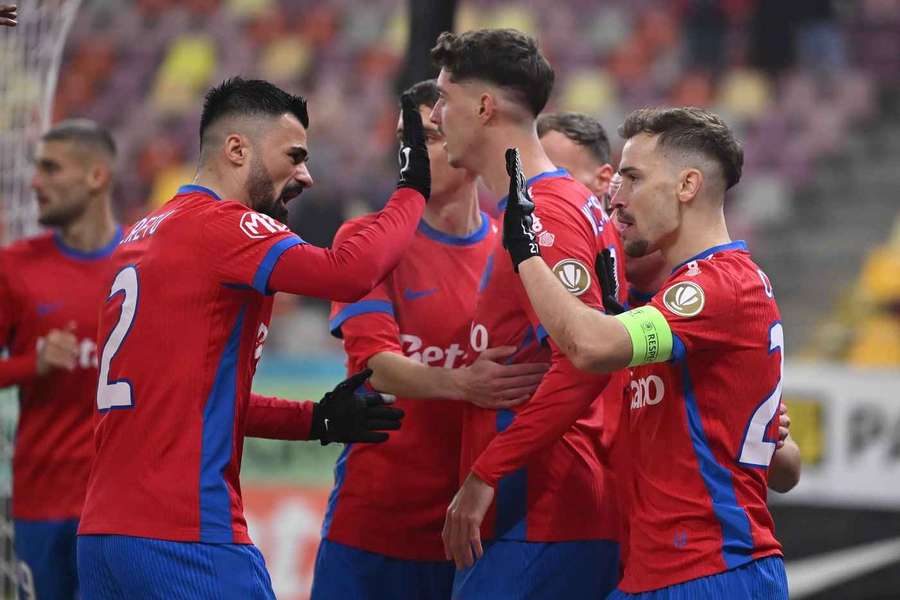 Crețu, Miculescu și Olaru, după marcarea unui gol