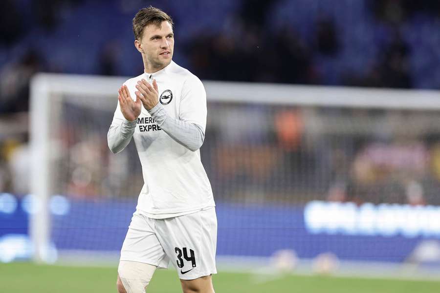 Joël Veltman ging donderdagavond ruim onderuit met Brighton & Hove Albion tegen AS Roma