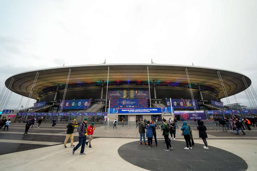 O priveliște exterioară a Stade de France