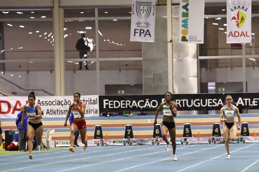 Benfica "inconformado" e Sporting feliz com "verdade desportiva" nos Nacionais em pista curta